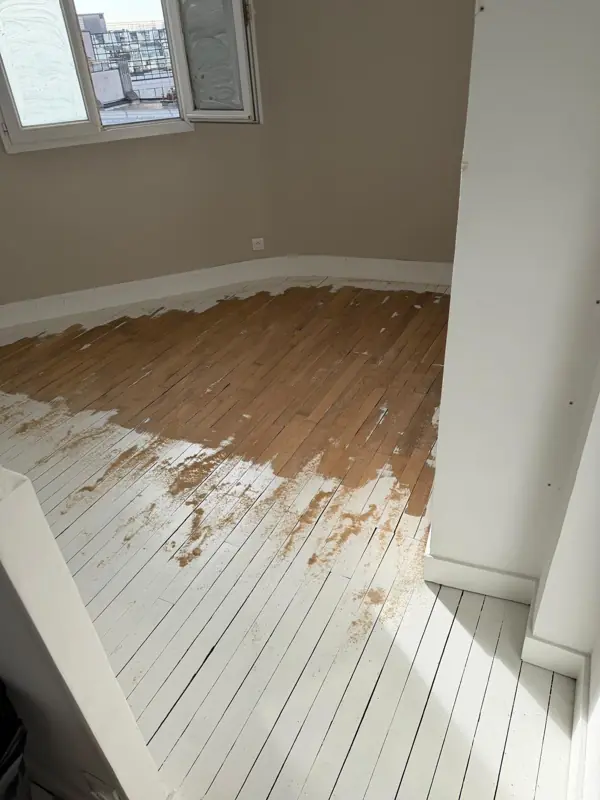 Ponçage d’un parquet peint